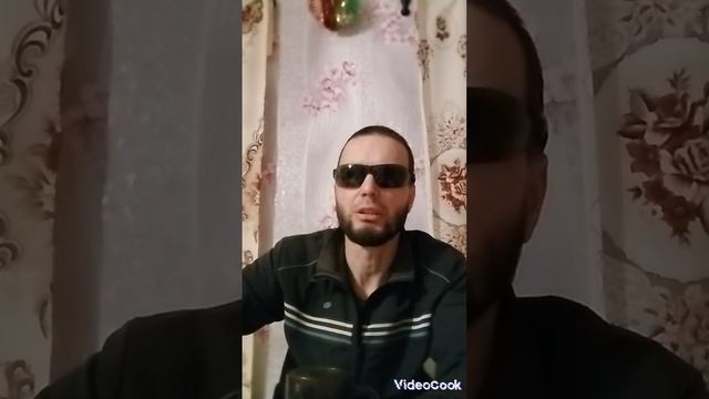 Кто обладает знаниями.