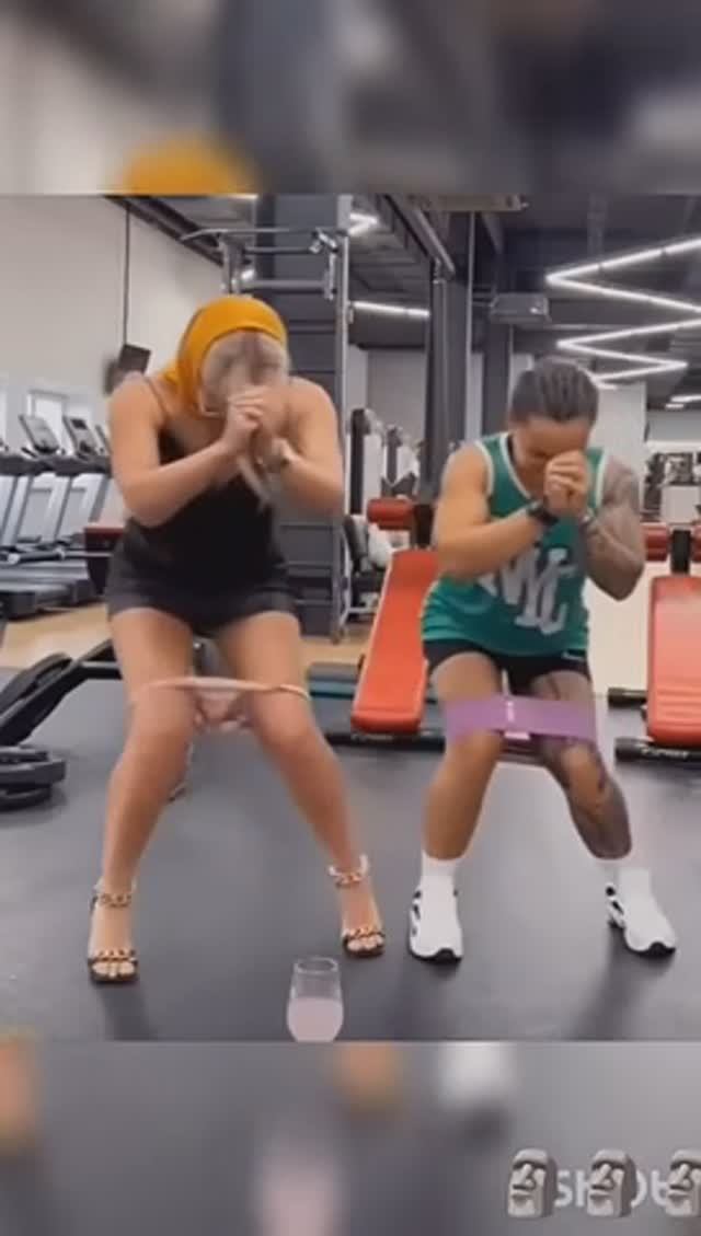 Все бабы как бабы а моя богиня 🤣