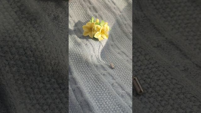 Брошь Лилия ручной лепки