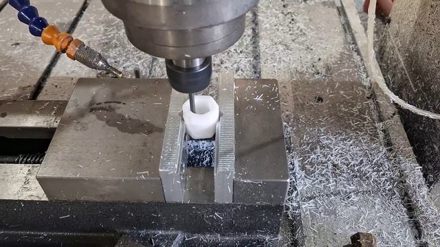 Гайка из полиациталя