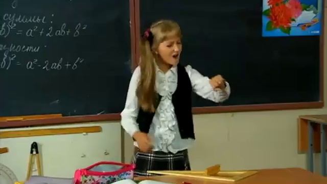 Девочка читает рэп про школу!