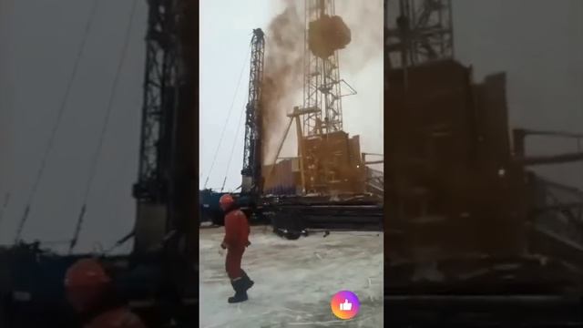 ГНВП⛲ Выброс газа и нефти из скважины.