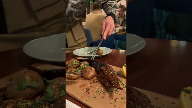 За духом Рождества отправляйтесь с тёплой компанией в Krombacher Beer Kitchen, ресторан пивной кухни