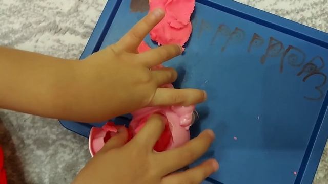 Набор #playdoh Поросята прыгают в грязи.  #распаковка #youtubekids