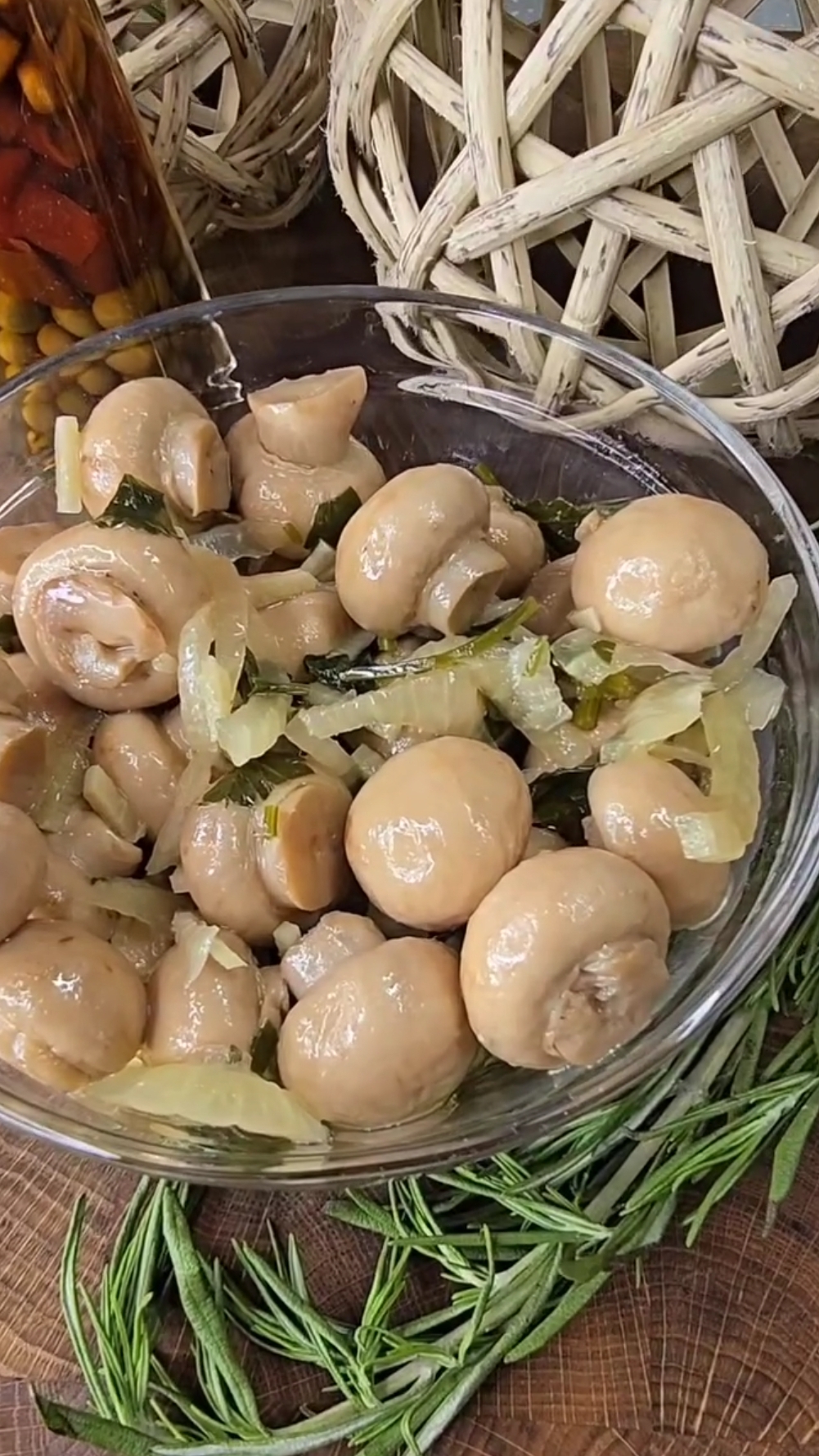 Маринованные шампиньоны быстро, просто, а главное обалденно вкусно.