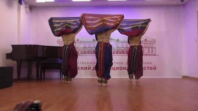 ЛАВНИ | Сут Бут Вала Пора | Народный танец / Махараштра | Театр ТАРАНГ  | Дом национальностей