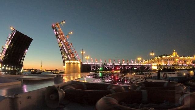 Ночная прогулка по Неве. Развод мостов.