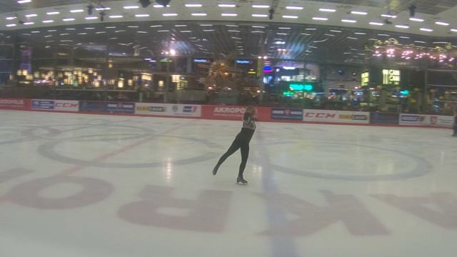 КАТОК В АКРОПОЛИСЕ ВИЛЬНЮС ЛИТВА
SKATING RINK IN ACROPOLIS VILNIUS LITHUANIA