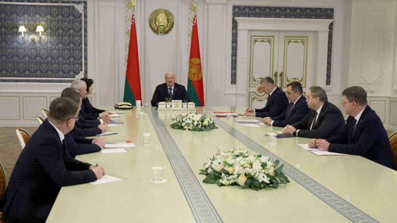 «Главное — получить обратную связь»: Лукашенко провел встречу с доверенными лицами