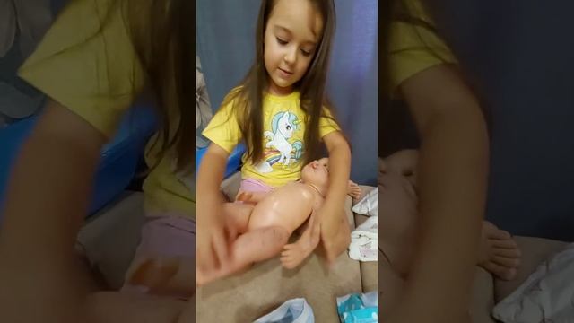 #babyborn надо искупать и уложить спать. #игра #пупс #пупсики #ляля #купание