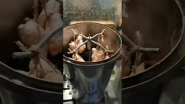 Вкусные и ароматные: копчёные куриные крылышки своими руками!