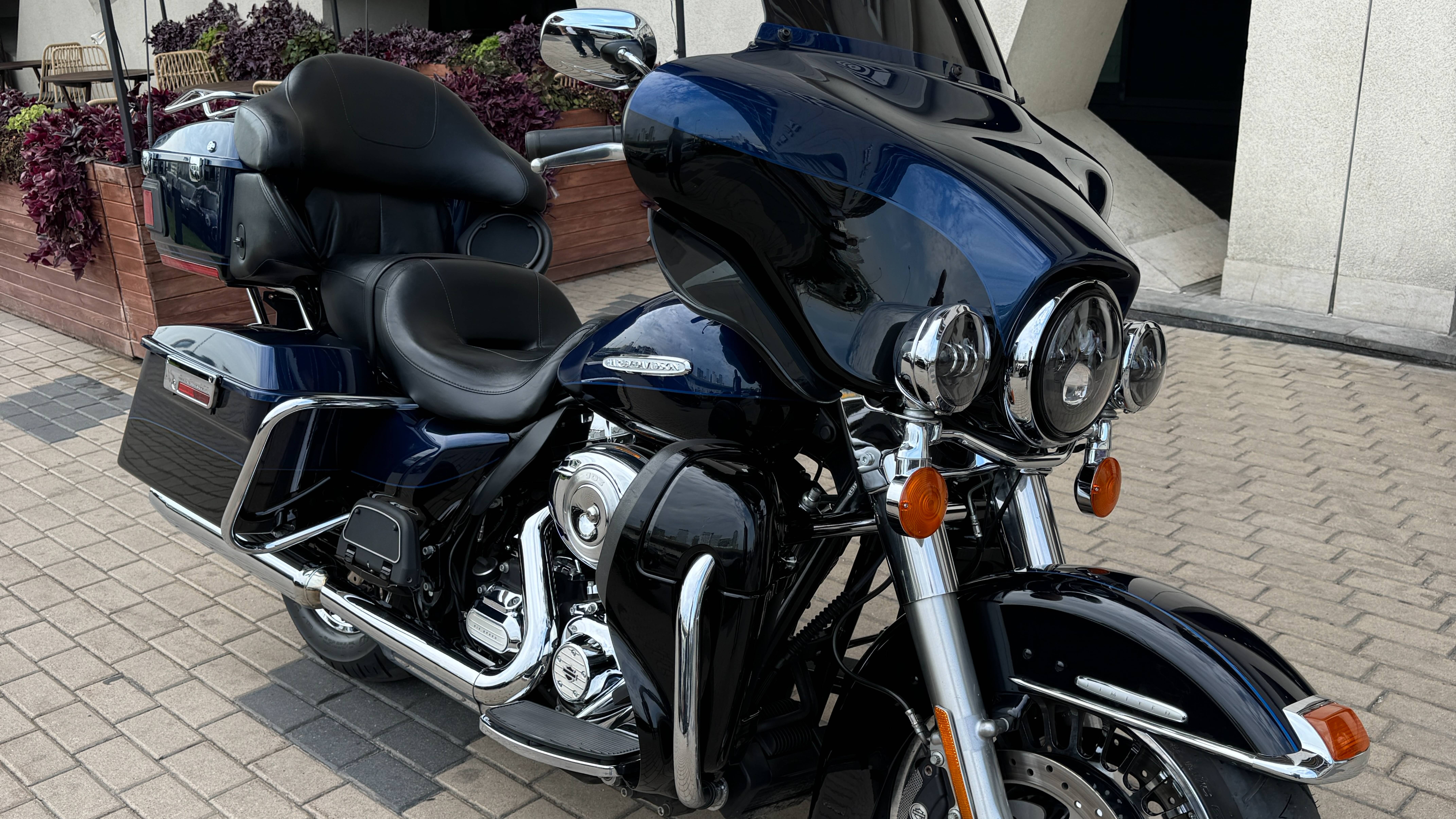 2012 Ultra Limited 103 ABS Blue Pearl Black