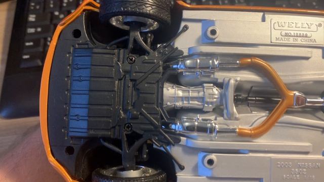 Обзор модели Nissan 350z 2003 в масштабе 1/18 от Welly
