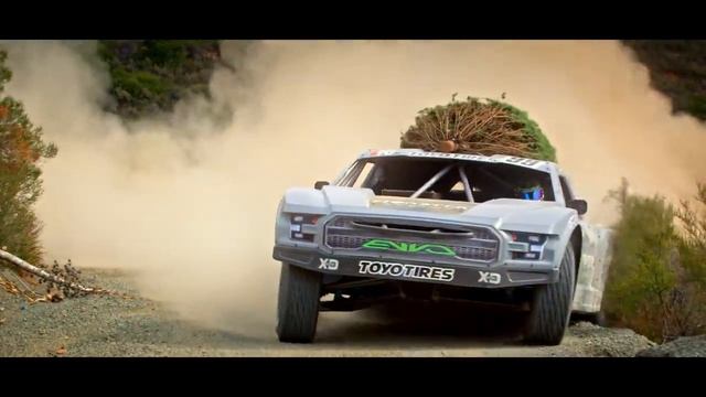 доставка елки с помощью Trophy Truck   LeDuc Christmas