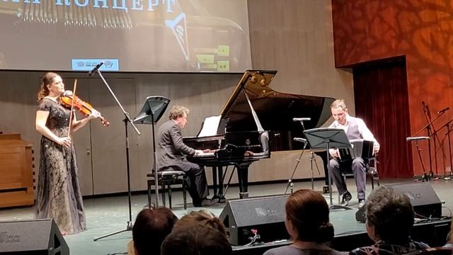 Светлана Михеева "Интродукция" Исп: Азалия Галиахметова, Максим Федоров, Георгий Контуашвили