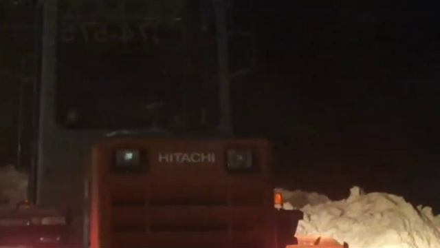 Жители Южно-Сахалинска своими силами расчистили снежный завал, часть 5