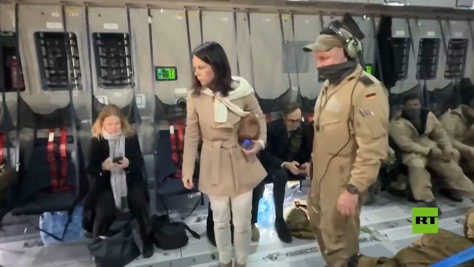 بيربوك تصل دمشق على متن طائرة نقل عسكرية