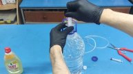 Look, this guy mixed ammonia and dishwashing liquid! It's just a brilliant idea!