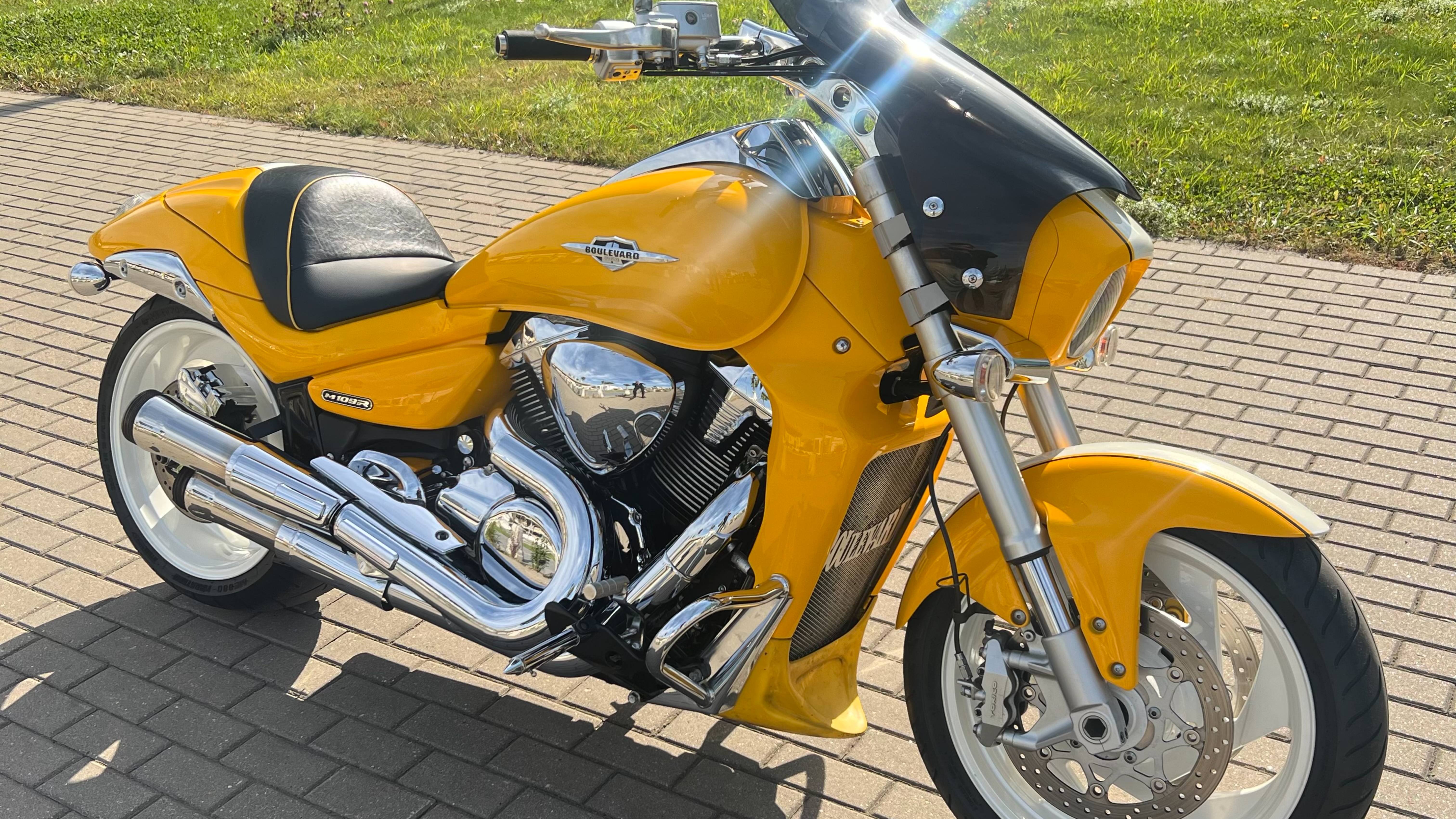 Boulevard M109R Yellow Dream