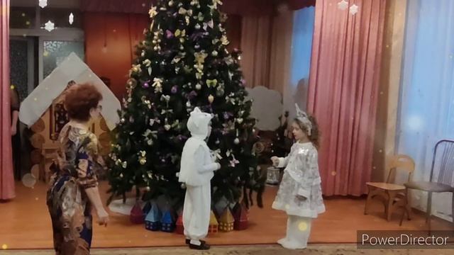 "ВОЛШЕБНЫЙ ФОНАРИК"
Новогодний праздник для детей первой младшей группы 23.12.2024