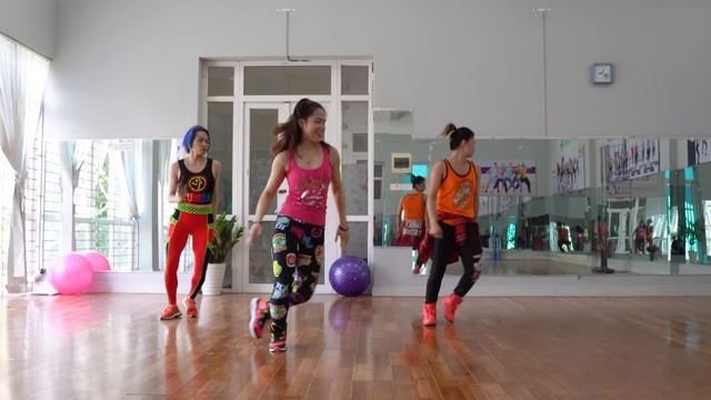 Eva Zumba 210302