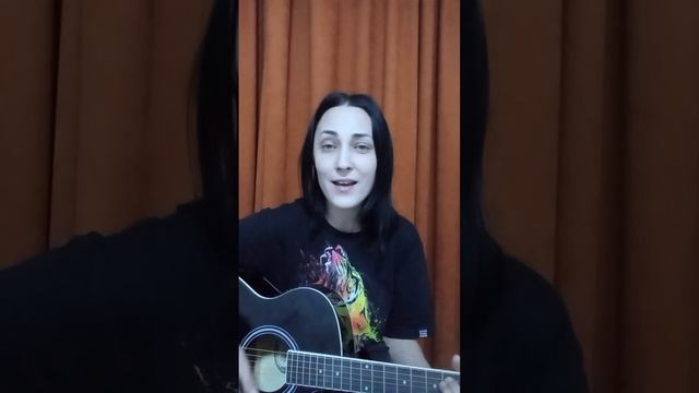 Если б я вернулась на 10 лет назад я бы сказала себе то что спела в своей авторской песне.