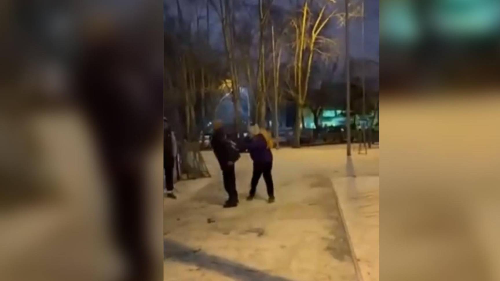 Тюменские подростки напали на пенсионера и сняли это на видео