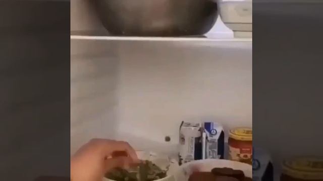 Попробуйте этот лайфхакер, чтобы освободить место в холодильнике 👍🏻