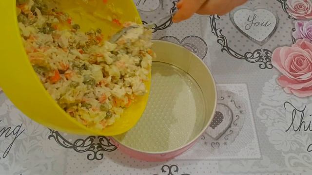 Салат  Оливье  рецепт с мясом. Красивая подача на праздничный стол.