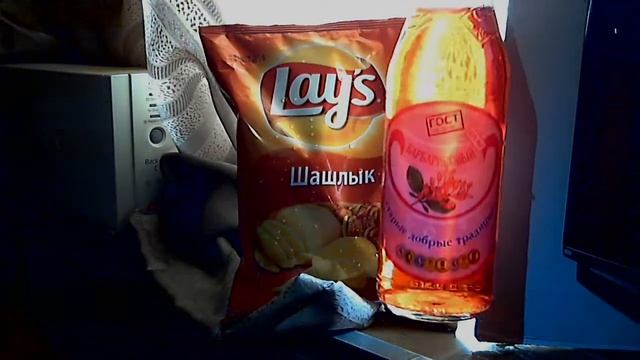 Чипсы Lay's шашлык и барбарисовый напиток