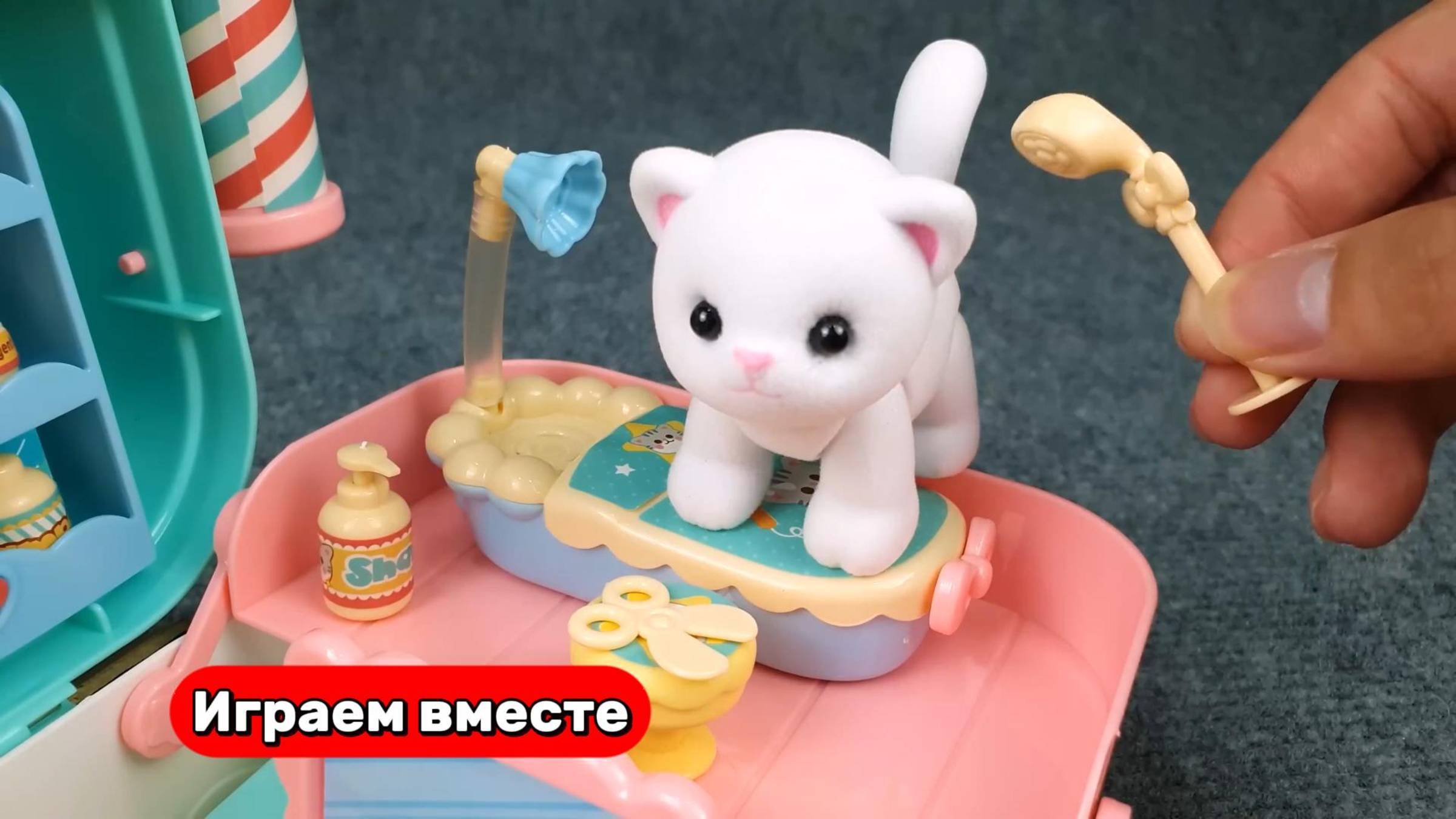 Играем в игрушки вместе ! Фигурки из мультиков Дисней Минни Маус, Куклы, ухаживаем за животными