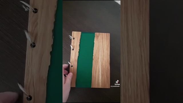 сделал ежедневник из дерева и смолы