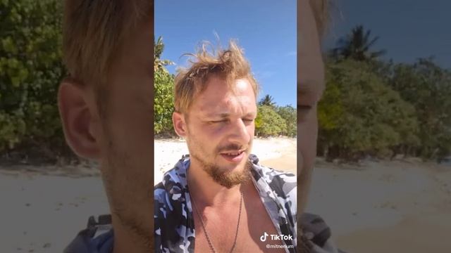 На Мальдивах Ролтон в теме