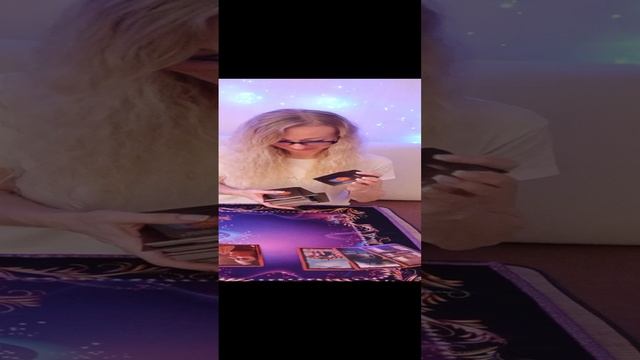 О чём думает он🤔💪, о чём думает она🤔💃 таро расклад