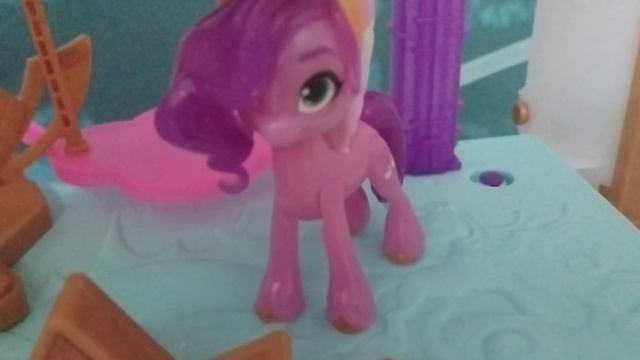 Всем привет это моё первое видео Malitol pony