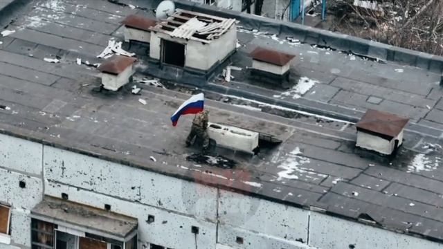 🇷🇺 Флаг России установили над микрорайоном «Южный» в Курахово