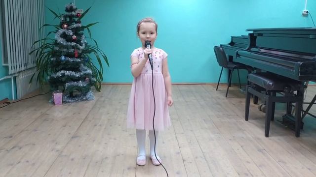 «Игра с лошадкой» Песенка для малышей