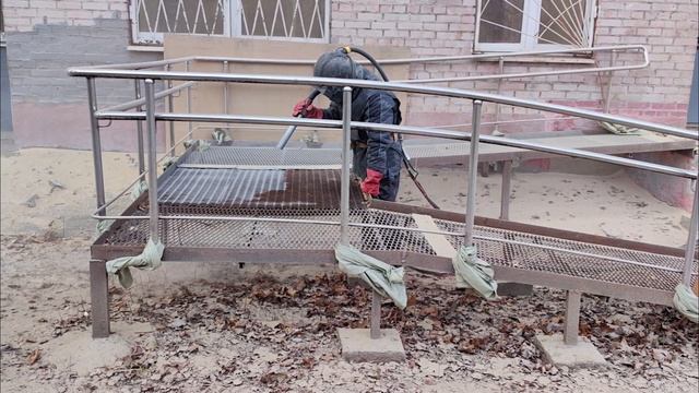 Пескоструйная очистка металлического пандуса +79152806403