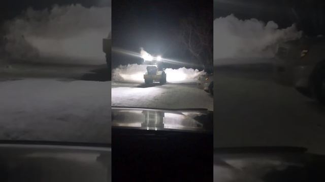 Жители Южно-Сахалинска своими силами расчистили снежный завал, часть 1