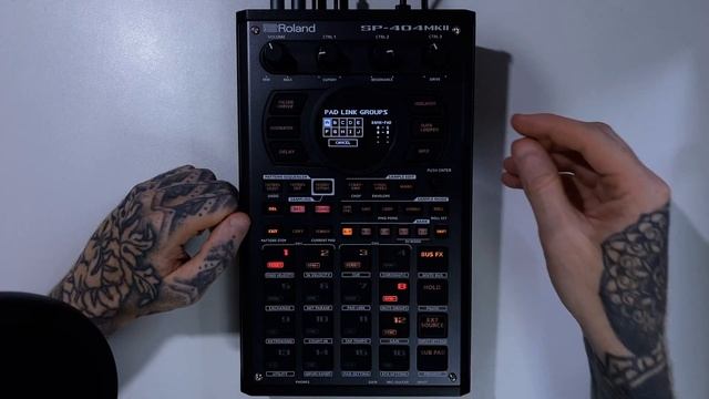 Roland SP-404 MKII Tutorial Series 11 - Pad Linking And Layering