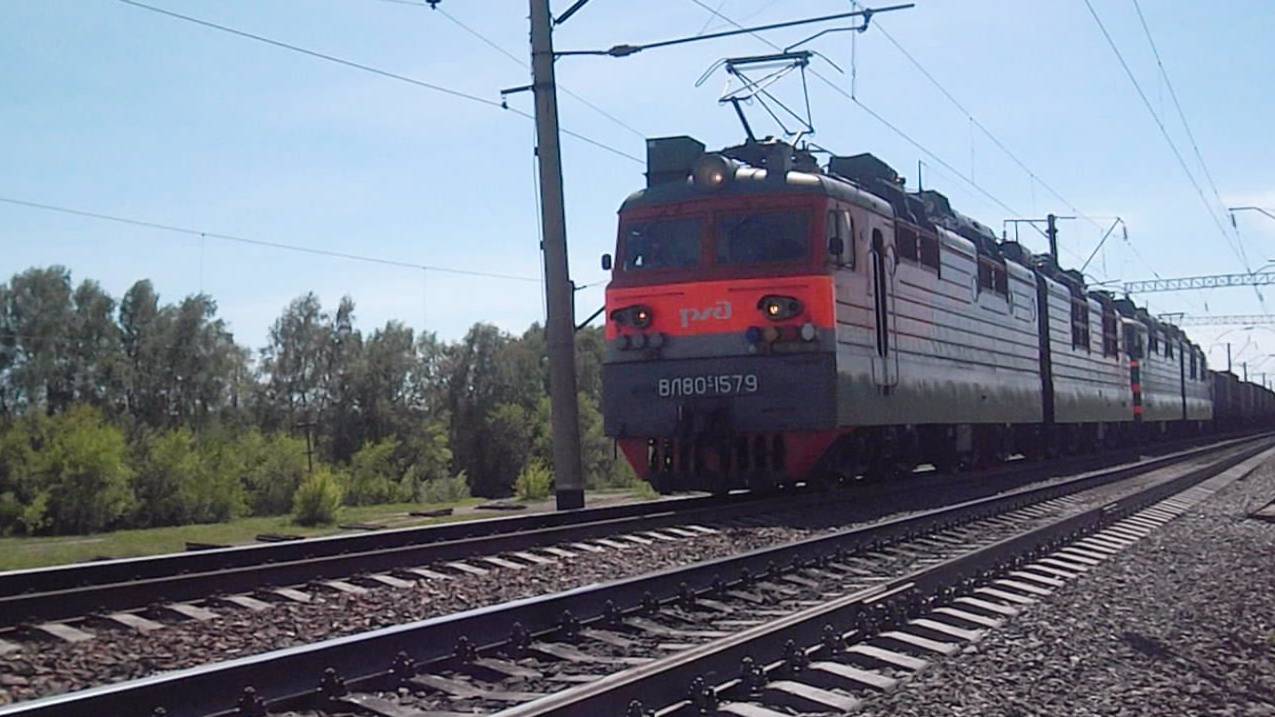 Электровоз ВЛ80С-1579 с перегоняемым ВЛ80С-075.