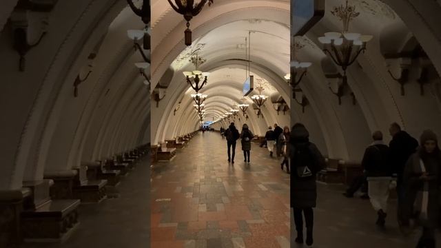 МЕТРО АРБАТСКАЯ МОСКВА