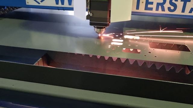 Станок лазерной резки металла с ЧПУ