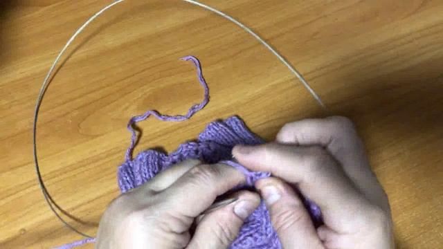 Крупный строгий узор спицами для вас