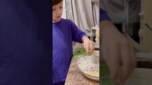 В этом году селедку под шубой готовят детки))