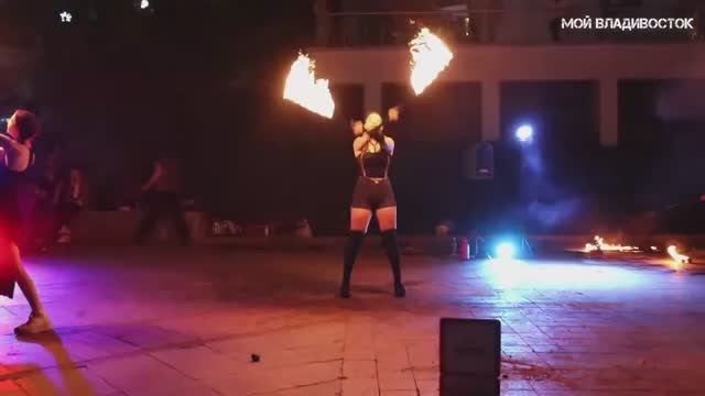 Владивосток огненное шоу Jarbis Show,Алина(седьмой фрагмент,11 сентября 2021).