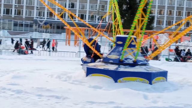 Новогодние праздники, радость детям.