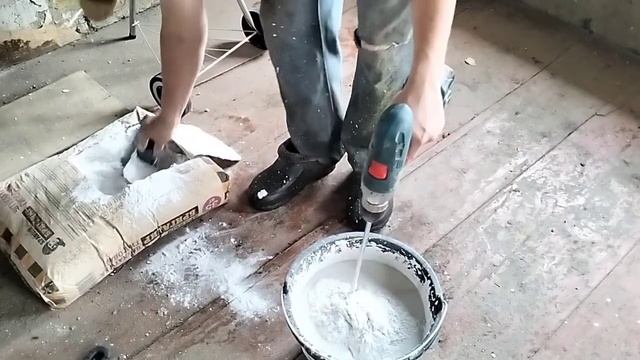 ПРОБУЮ ШТУКАТУРИТЬ СТЕНЫ В ДОМЕ / Деревенька на Урале / Выпуск 27
