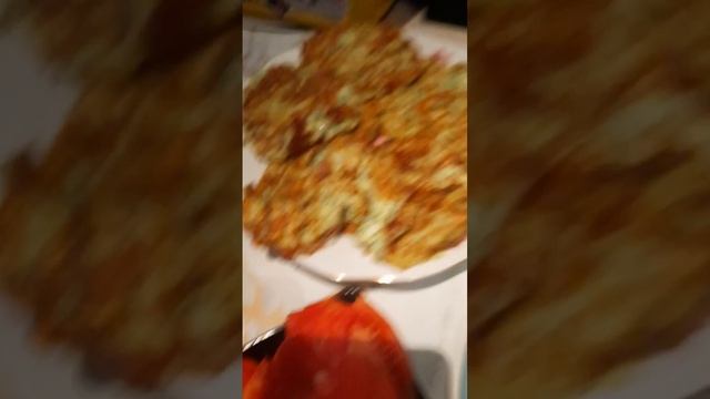 вареная картошечка и домашние помидоры и оладушки из кабачка