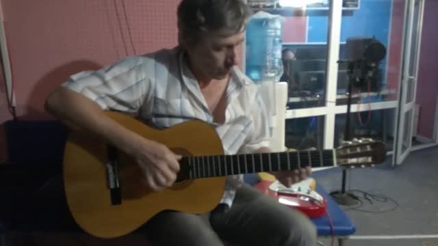 Игра на гитаре с изменённым строем в студия звукозаписи (Андрей Тапехин)